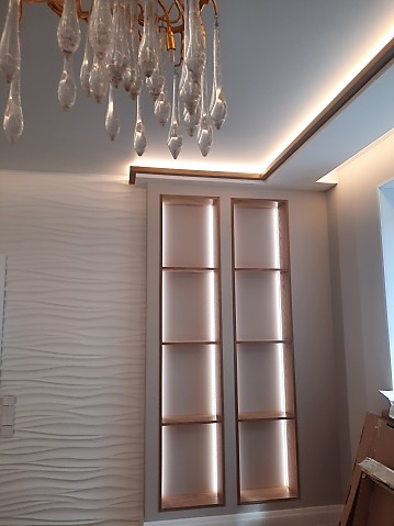 Декоративные рейки в нишах шкафов